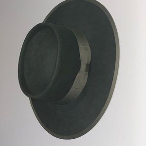 Lola Stiff Brim Hat in Olive